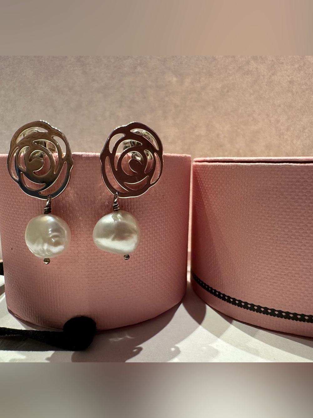 SILVER TOUS ROSA D'ABRIL EARRINGS WITH PEARLS - Picture 3 of 5